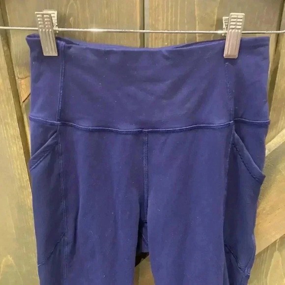 Lululemon Cropped side Mesh Leggings - Picture 2 of 5